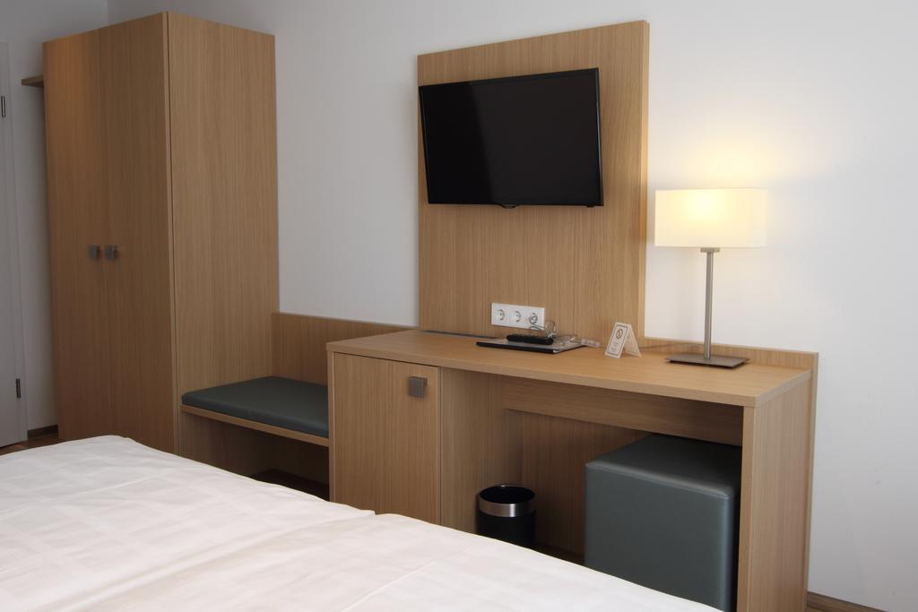 Hotel Seepark Garni Юберлинген Екстериор снимка