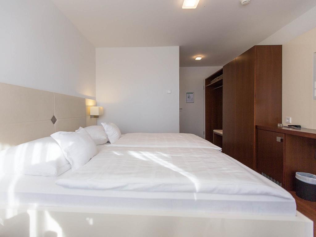 Hotel Seepark Garni Юберлинген Екстериор снимка